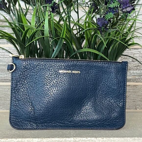 Michael Kors Pebble Leather Large Wristlet/Clutch - Picture 1 of 8